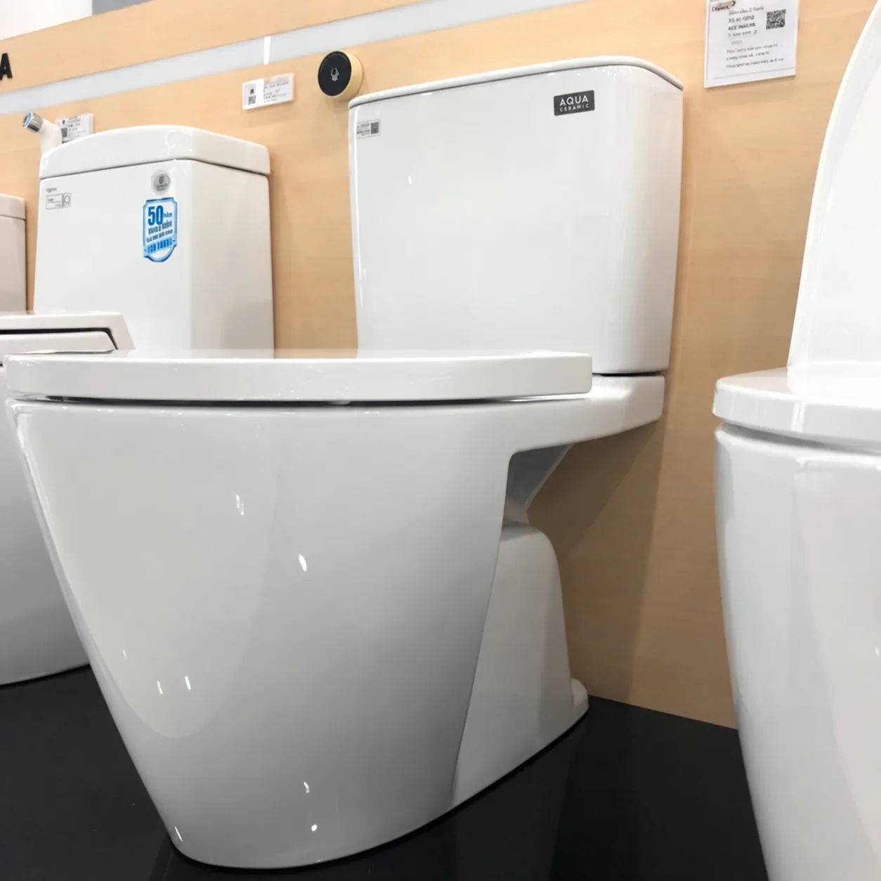 Bồn cầu 2 khối xả cảm ứng ACT-602VN