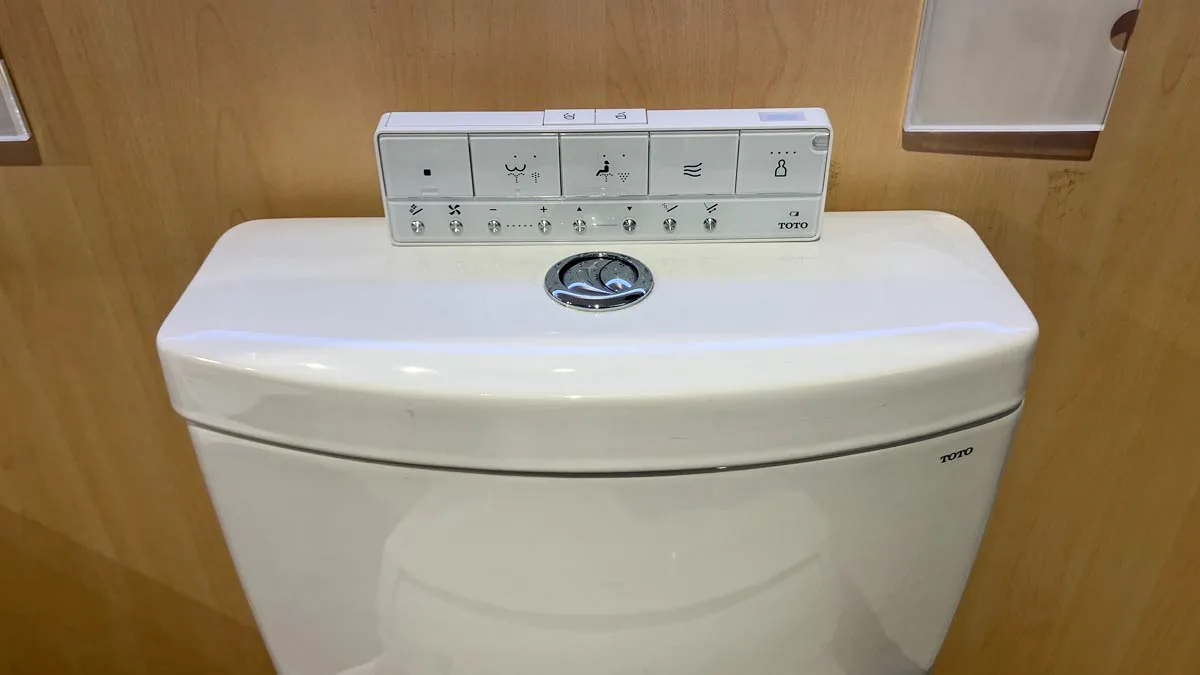 Bàn cầu 1 khối MS889CDRW23 kèm nắp rửa điện tử WASHLET dòng S7 – TCF47360GAA