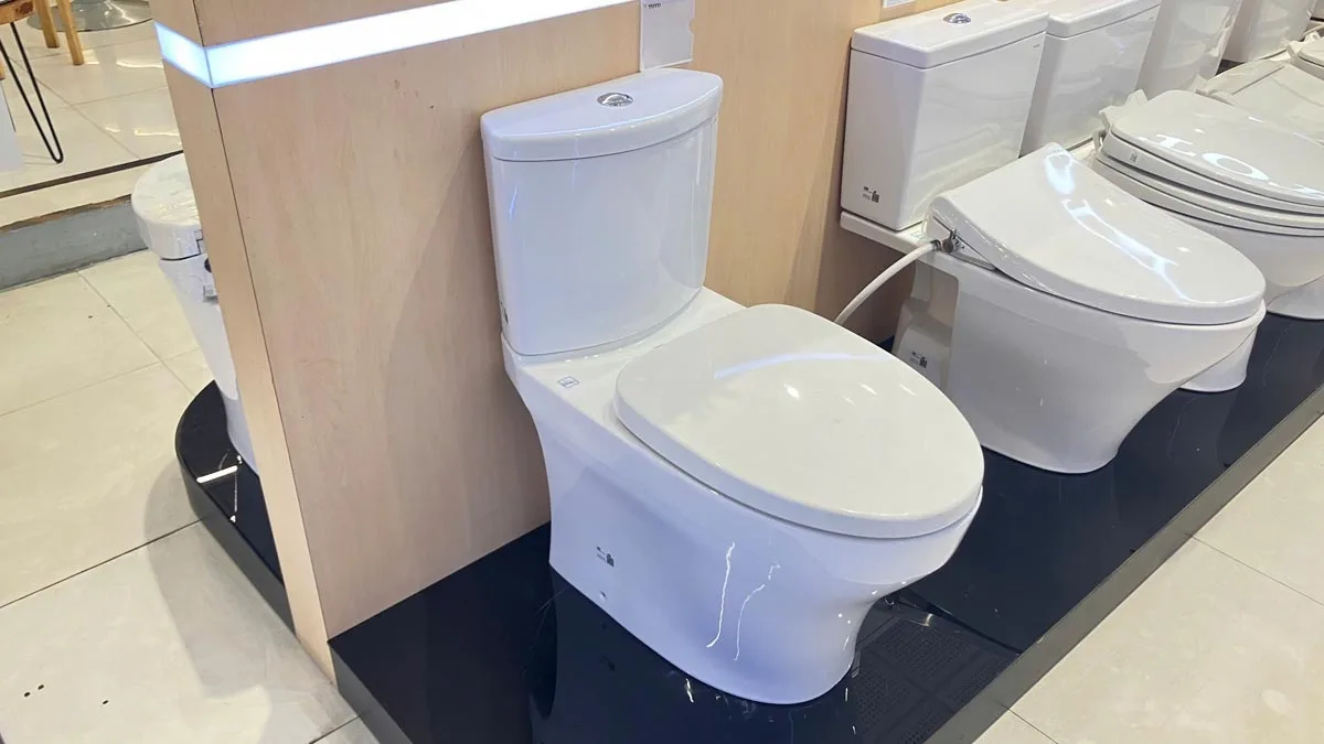 Bàn cầu hai khối CS838DT3, nắp đóng êm TC385VS