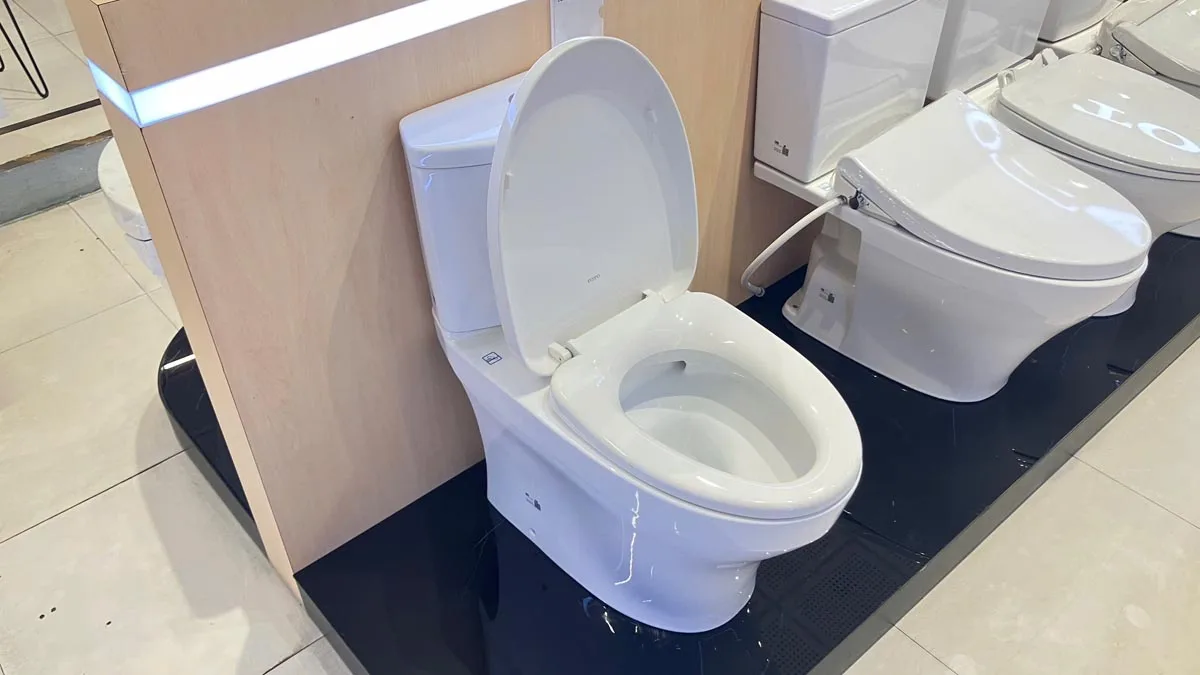 Bàn cầu hai khối CS838DT3, nắp đóng êm TC385VS