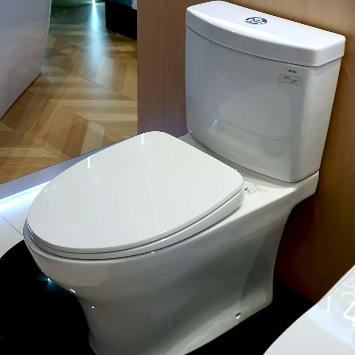 Bàn cầu 2 khối CS769DRT10, nắp đóng êm TC395VS