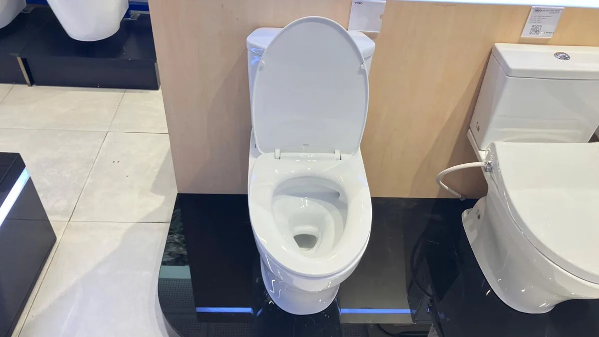 Bàn cầu hai khối CS838DT10, nắp đóng êm TC395VS