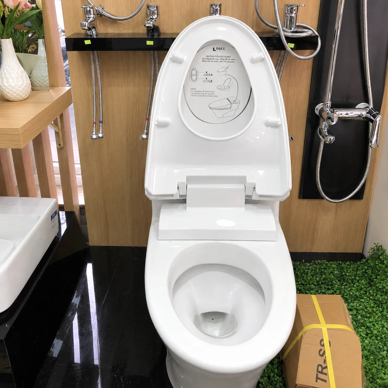 Bồn cầu 1 khối AC-1017VRN