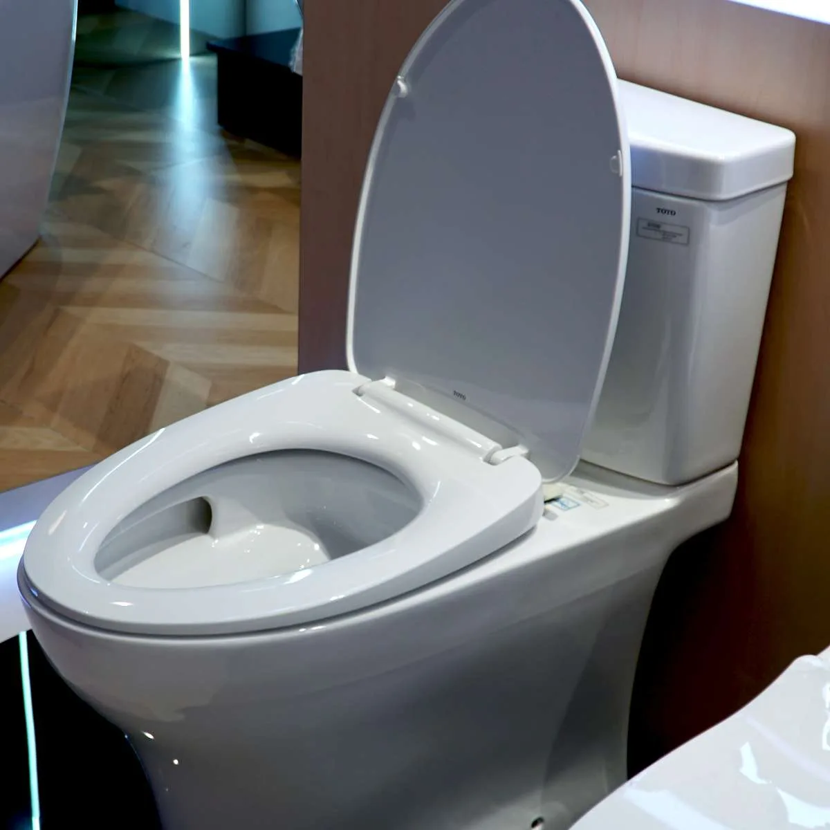 Bàn cầu 2 khối CS769DRT10, nắp đóng êm TC395VS