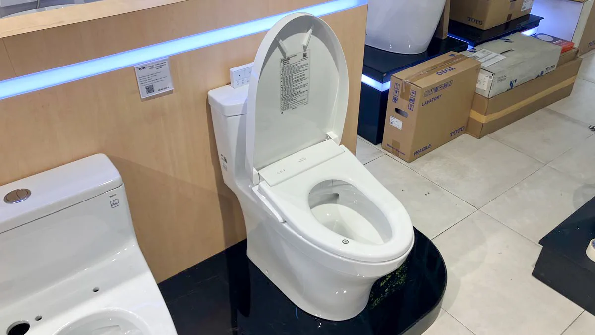 Bàn cầu 1 khối MS889CDRW23 kèm nắp rửa điện tử WASHLET dòng S7 – TCF47360GAA